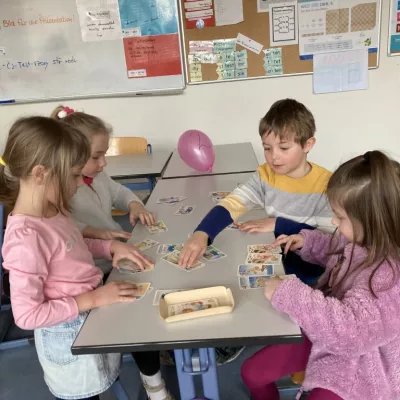 Vorschulkinder in der Grundschule