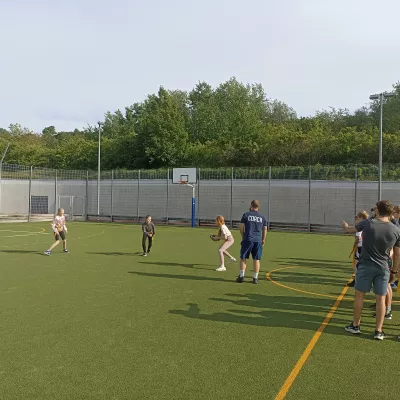 Fünfte Klasse testet Flag Football