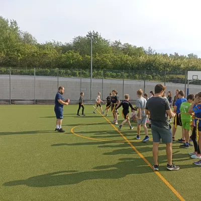 Fünfte Klasse testet Flag Football