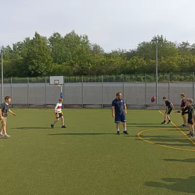 Fünfte Klasse testet Flag Football