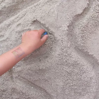 Kugelbahn aus Sand
