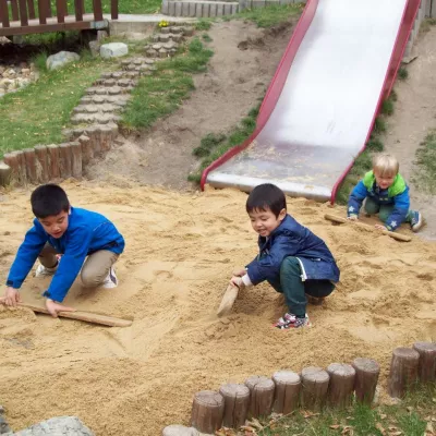 neuer Sand für unsere Sandkästen im naturnahen Garten